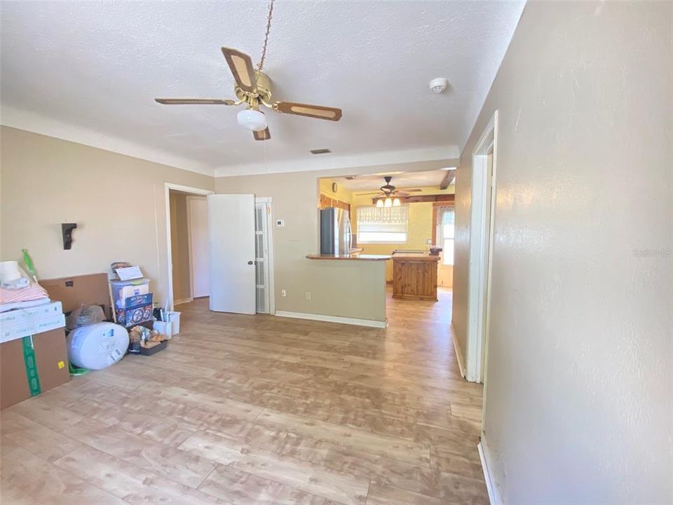 Active With Contract: $349,000 (3 beds, 2 baths, 1283 Square Feet)