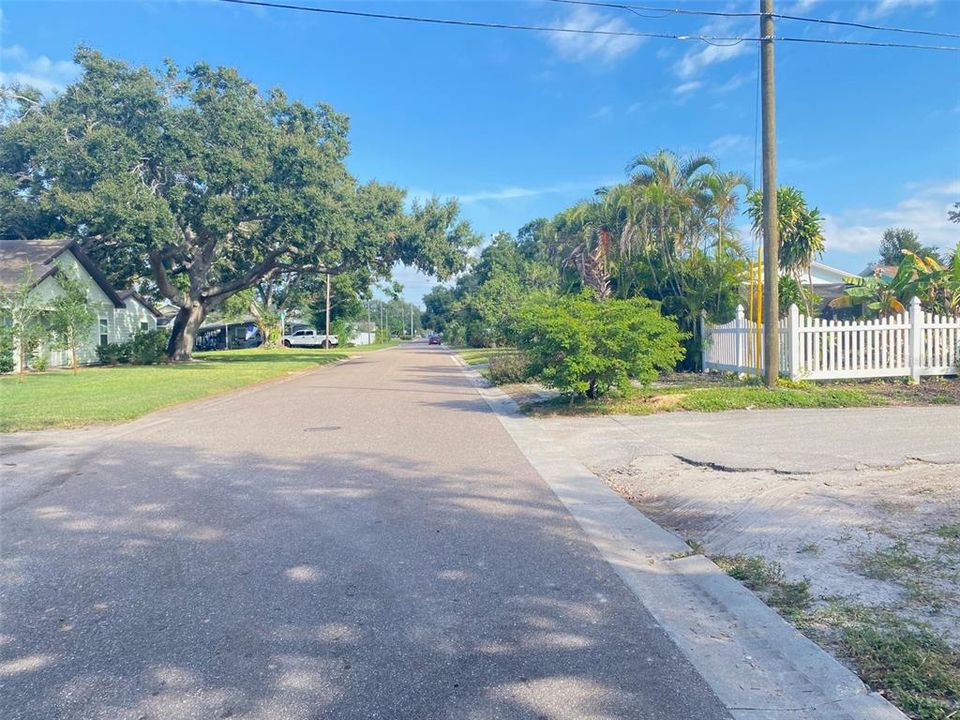 Active With Contract: $349,000 (3 beds, 2 baths, 1283 Square Feet)