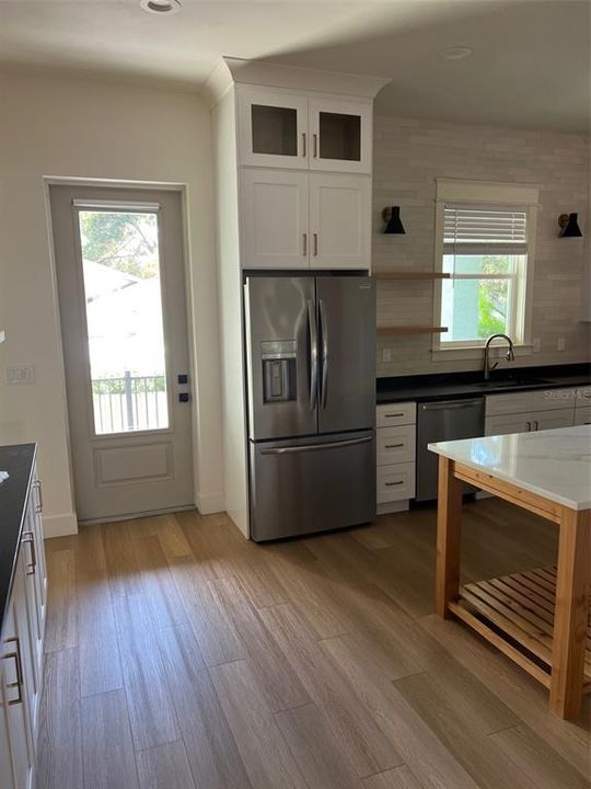 For Rent: $3,600 (3 beds, 2 baths, 1584 Square Feet)