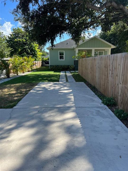 For Rent: $3,600 (3 beds, 2 baths, 1584 Square Feet)