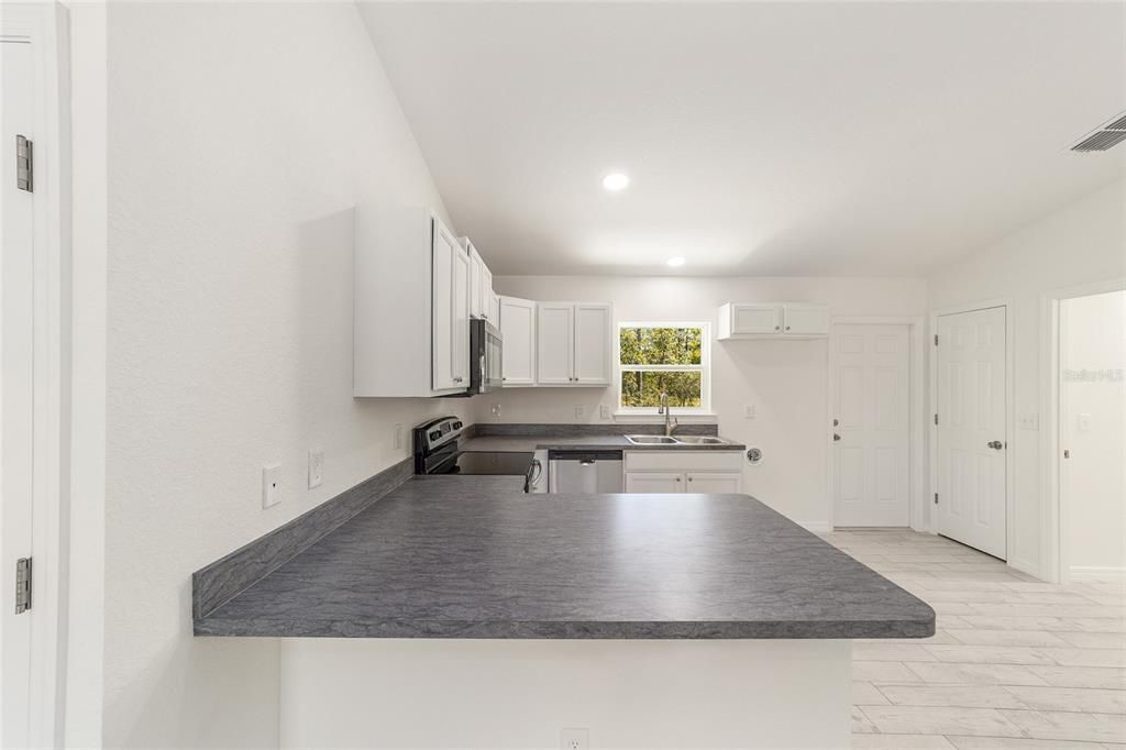 For Sale: $207,000 (3 beds, 2 baths, 1003 Square Feet)