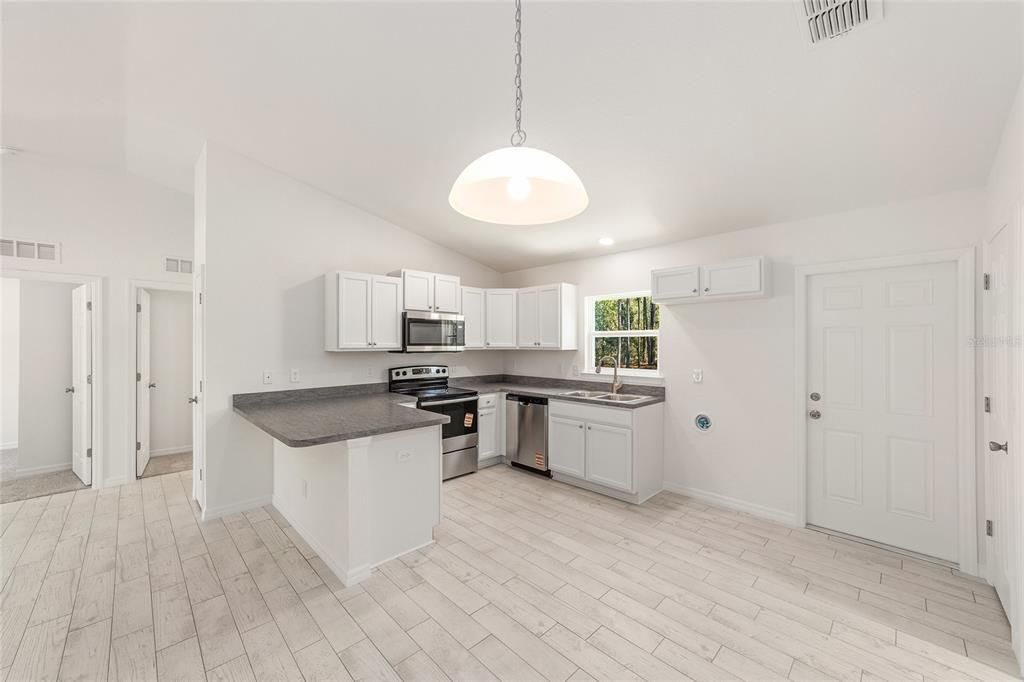 For Sale: $207,000 (3 beds, 2 baths, 1003 Square Feet)