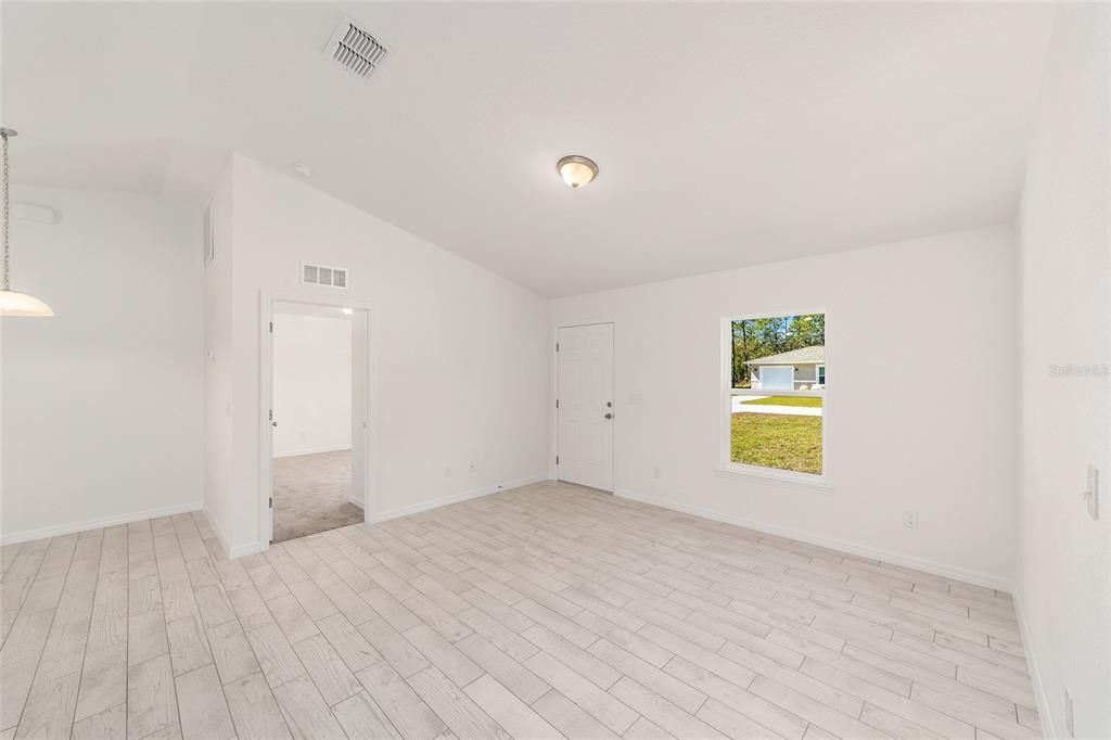 For Sale: $207,000 (3 beds, 2 baths, 1003 Square Feet)