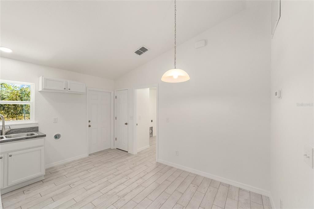 For Sale: $207,000 (3 beds, 2 baths, 1003 Square Feet)