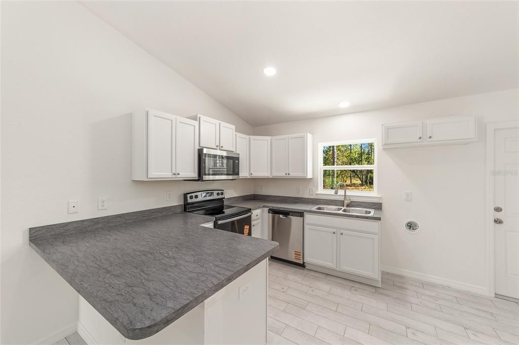 For Sale: $207,000 (3 beds, 2 baths, 1003 Square Feet)