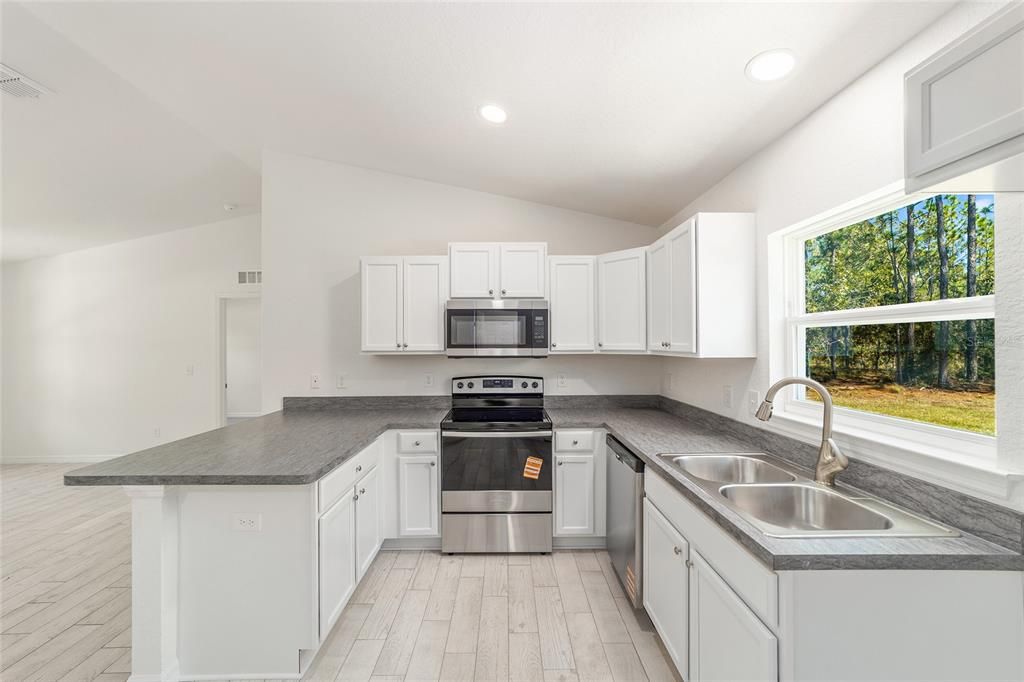 For Sale: $207,000 (3 beds, 2 baths, 1003 Square Feet)