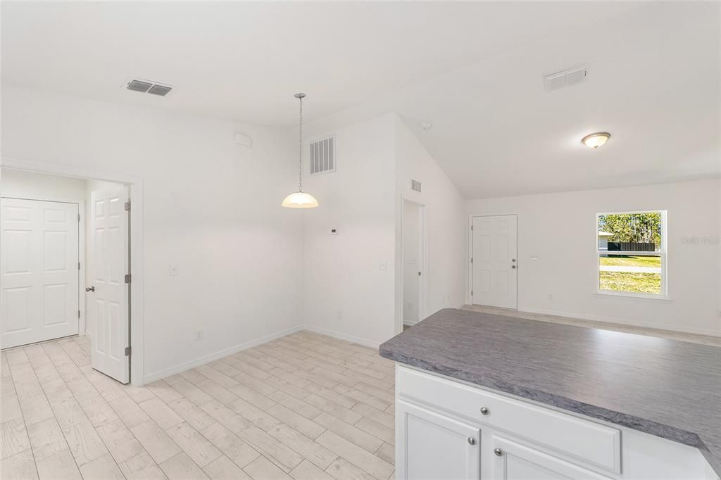 For Sale: $207,000 (3 beds, 2 baths, 1003 Square Feet)