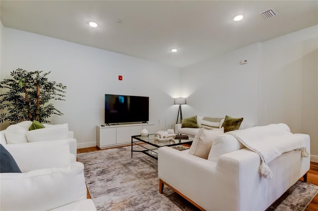 For Sale: $749,000 (2 beds, 2 baths, 1360 Square Feet)