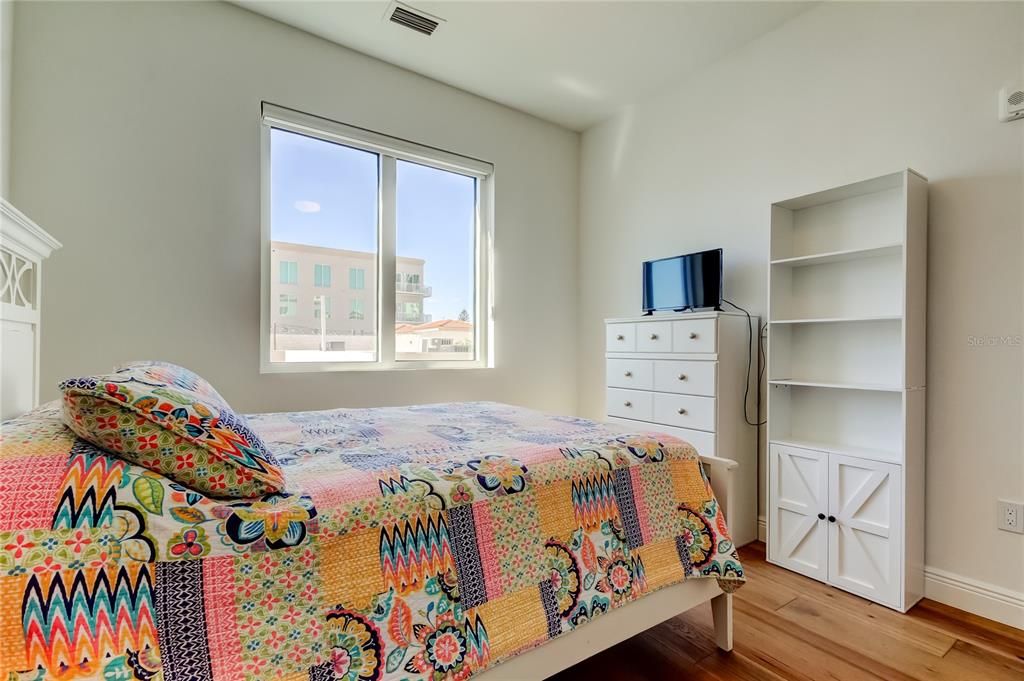 For Sale: $749,000 (2 beds, 2 baths, 1360 Square Feet)
