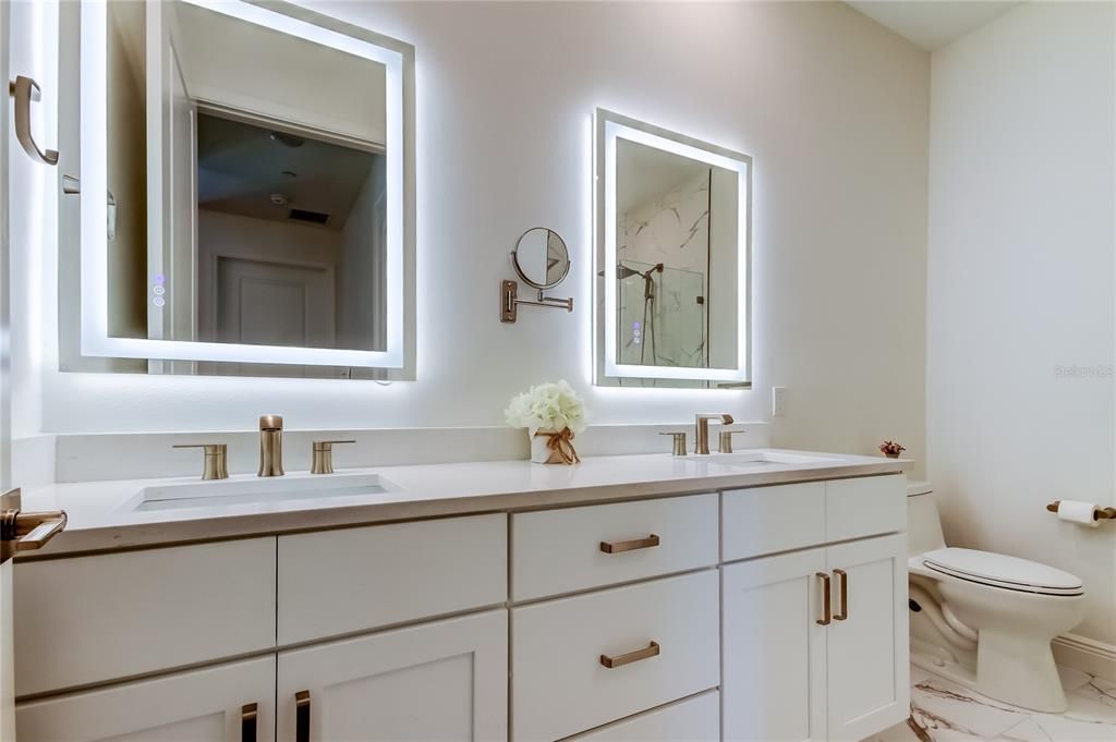 For Sale: $749,000 (2 beds, 2 baths, 1360 Square Feet)