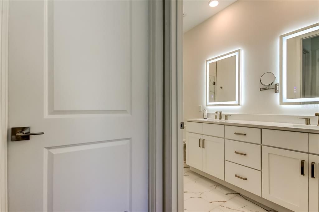 For Sale: $749,000 (2 beds, 2 baths, 1360 Square Feet)