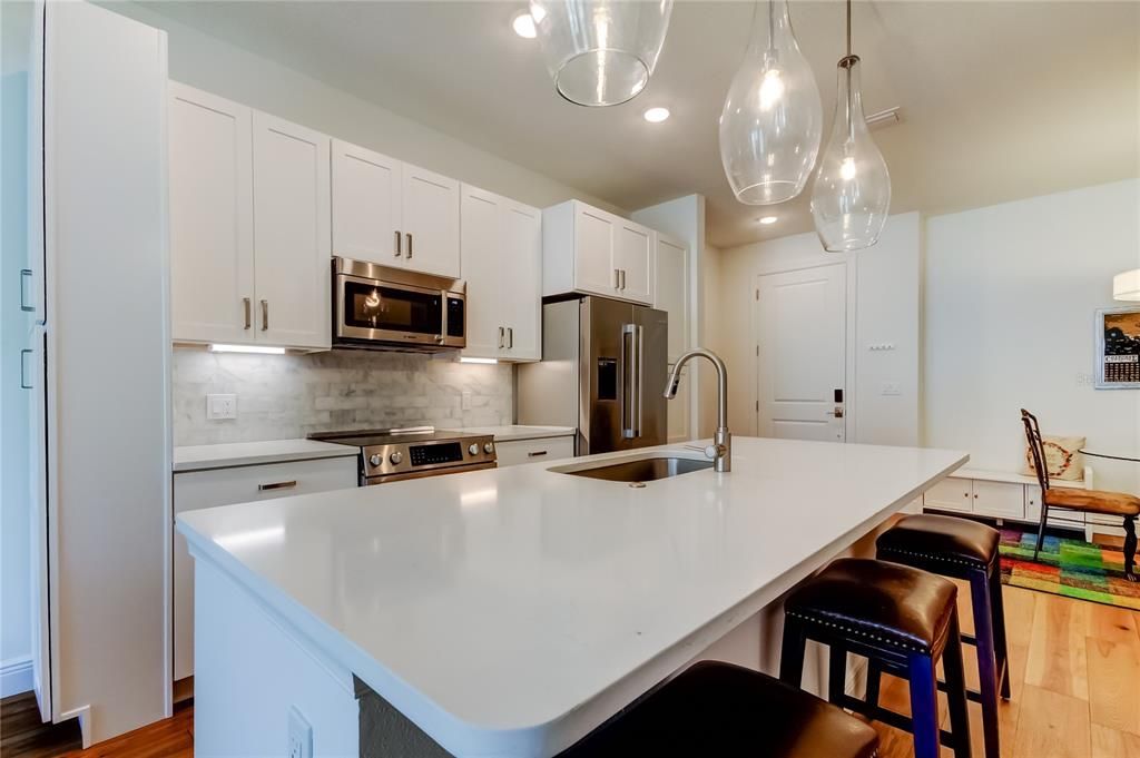 For Sale: $749,000 (2 beds, 2 baths, 1360 Square Feet)