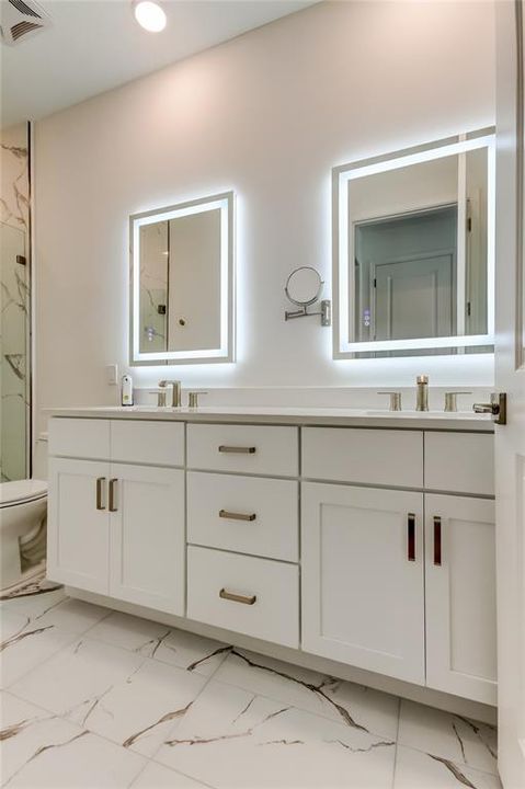 For Sale: $749,000 (2 beds, 2 baths, 1360 Square Feet)