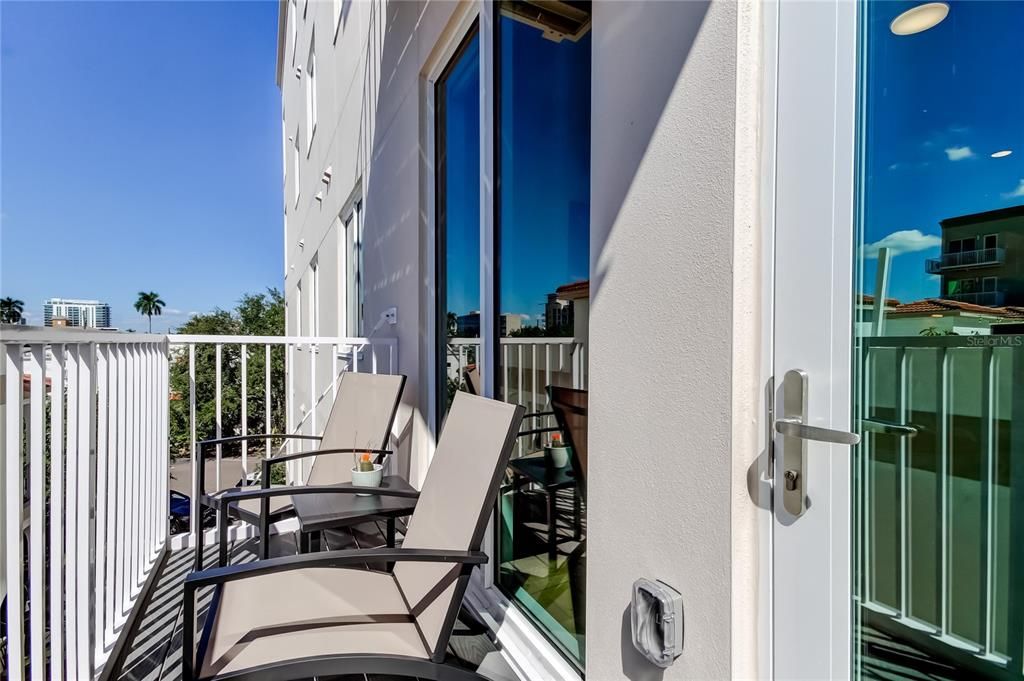 For Sale: $749,000 (2 beds, 2 baths, 1360 Square Feet)