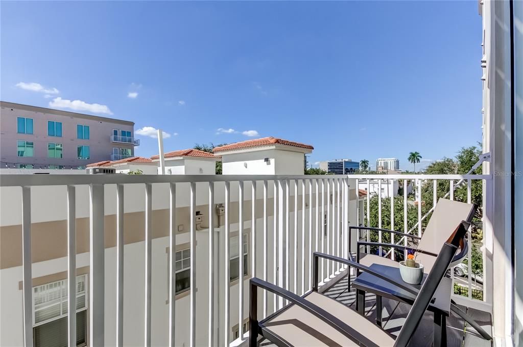 For Sale: $749,000 (2 beds, 2 baths, 1360 Square Feet)