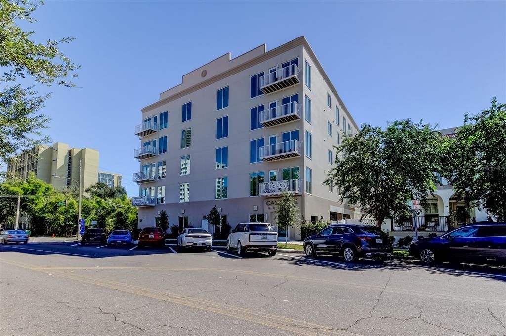 For Sale: $749,000 (2 beds, 2 baths, 1360 Square Feet)