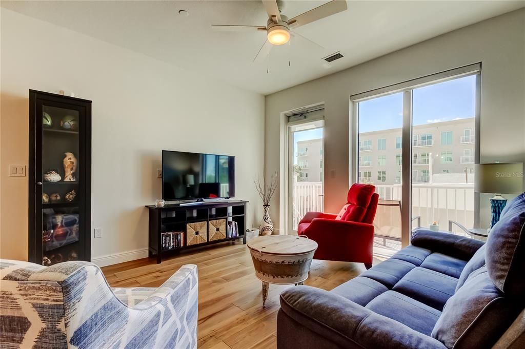 For Sale: $749,000 (2 beds, 2 baths, 1360 Square Feet)