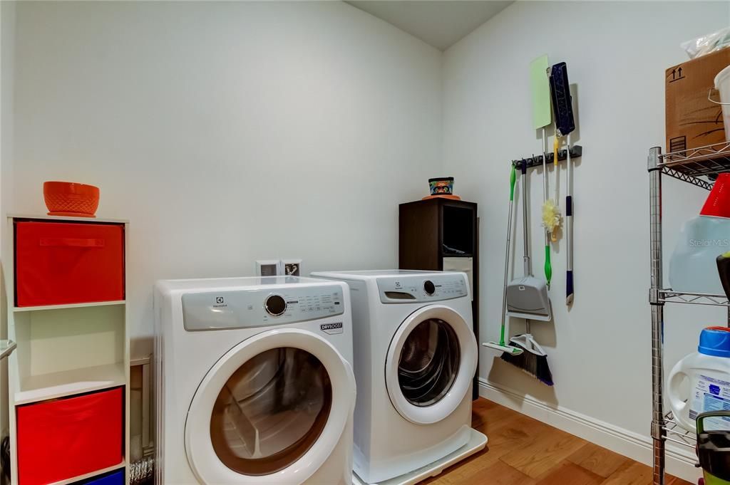 For Sale: $749,000 (2 beds, 2 baths, 1360 Square Feet)