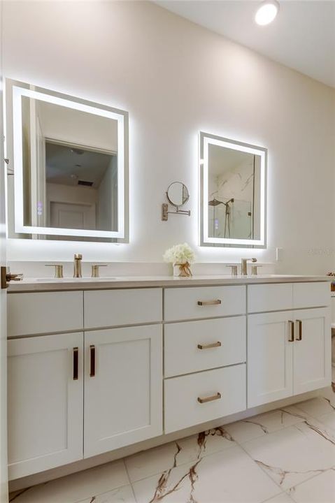 For Sale: $749,000 (2 beds, 2 baths, 1360 Square Feet)