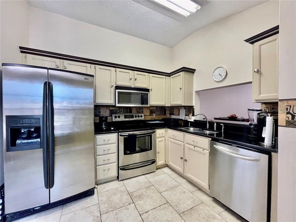 For Rent: $2,300 (3 beds, 2 baths, 1764 Square Feet)