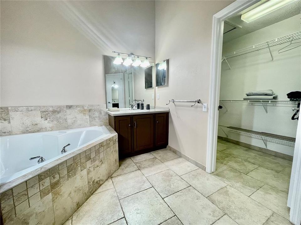 For Rent: $2,300 (3 beds, 2 baths, 1764 Square Feet)