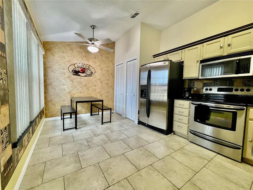 For Rent: $2,300 (3 beds, 2 baths, 1764 Square Feet)