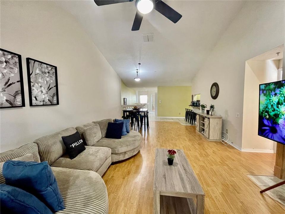 For Rent: $2,300 (3 beds, 2 baths, 1764 Square Feet)