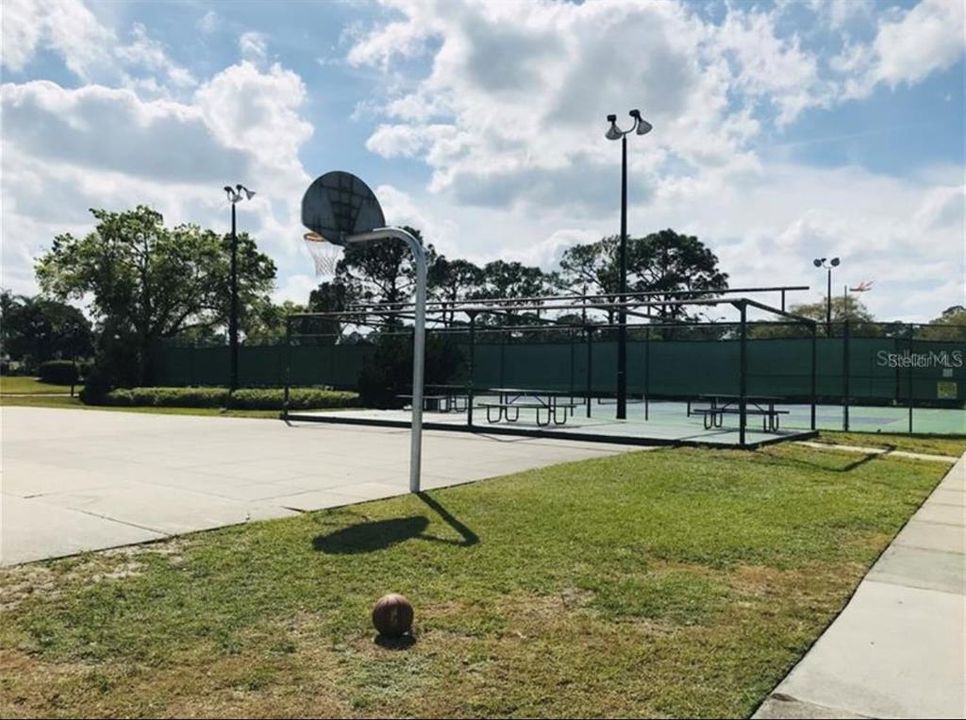 For Rent: $2,300 (3 beds, 2 baths, 1764 Square Feet)