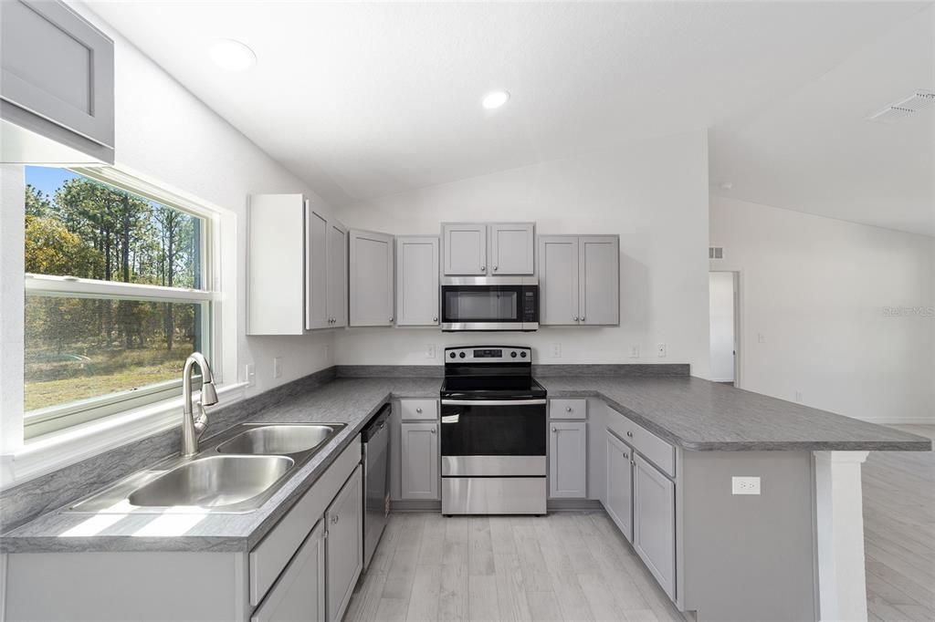 For Sale: $207,000 (3 beds, 2 baths, 1003 Square Feet)