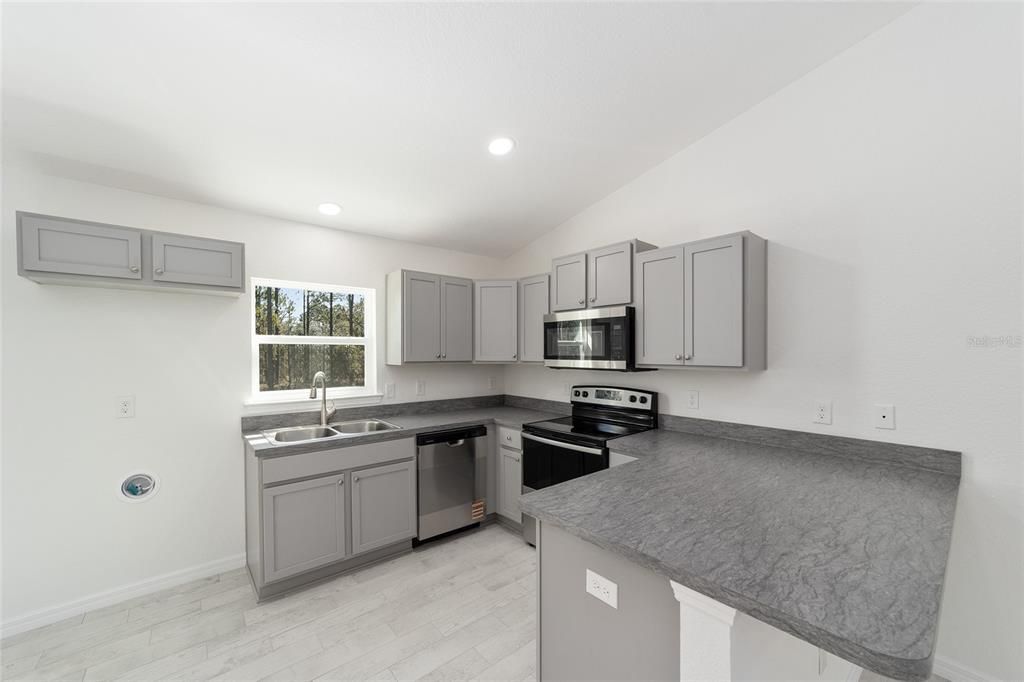 For Sale: $207,000 (3 beds, 2 baths, 1003 Square Feet)