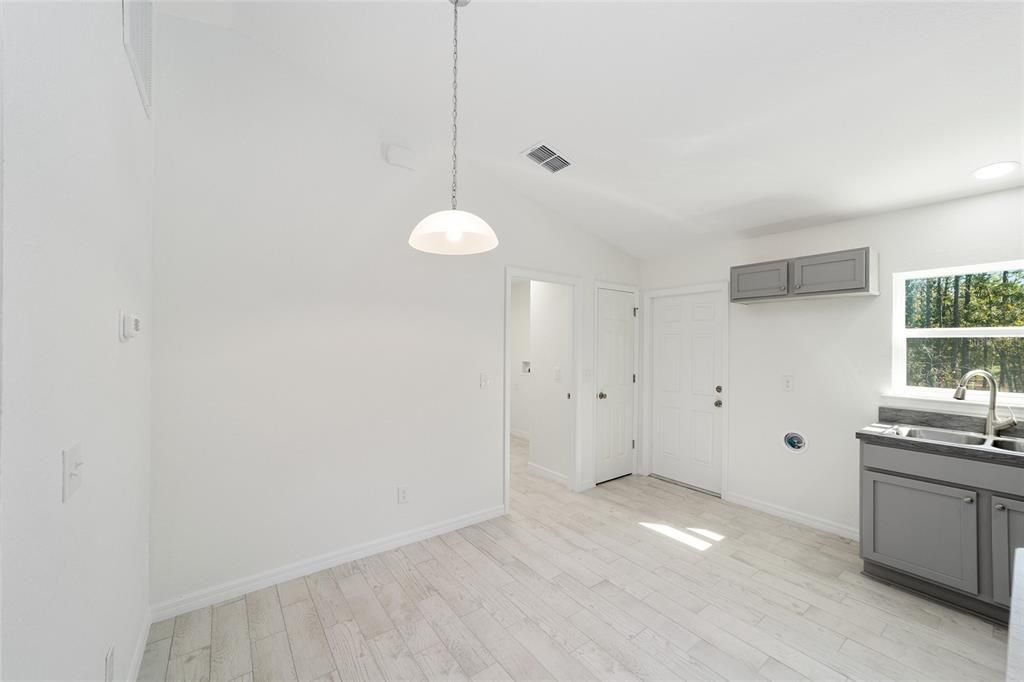 For Sale: $207,000 (3 beds, 2 baths, 1003 Square Feet)
