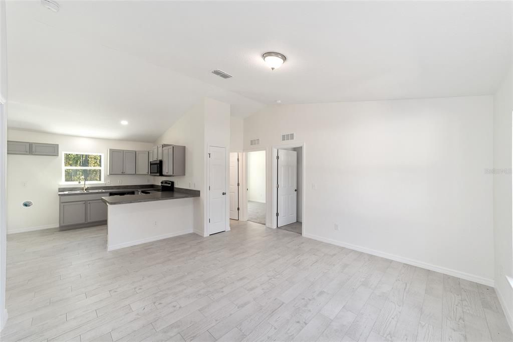 For Sale: $207,000 (3 beds, 2 baths, 1003 Square Feet)