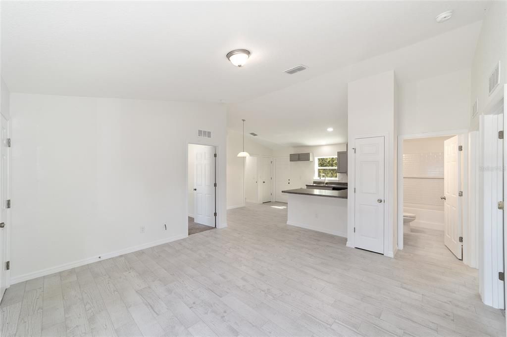 For Sale: $207,000 (3 beds, 2 baths, 1003 Square Feet)