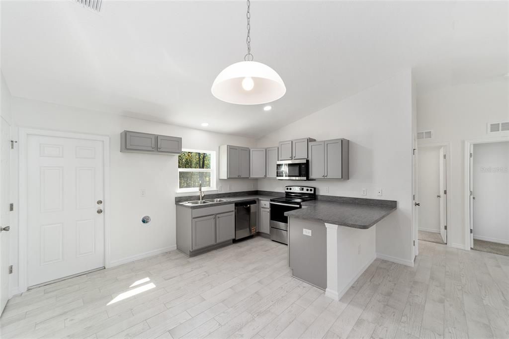 For Sale: $207,000 (3 beds, 2 baths, 1003 Square Feet)