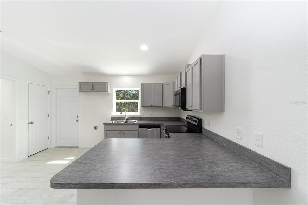 For Sale: $207,000 (3 beds, 2 baths, 1003 Square Feet)