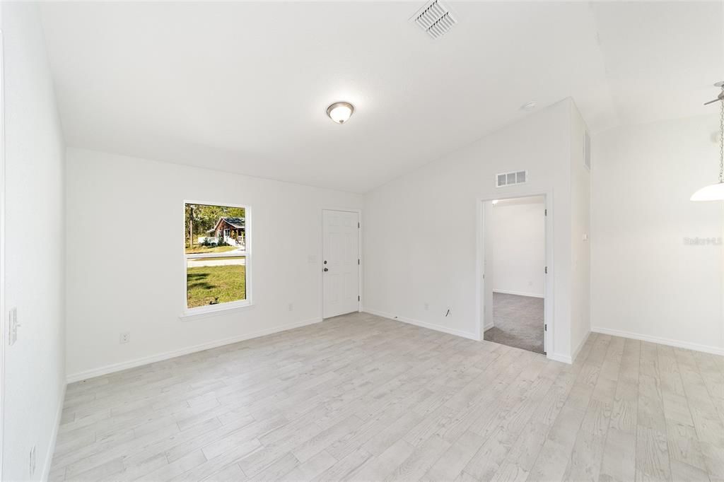 For Sale: $207,000 (3 beds, 2 baths, 1003 Square Feet)