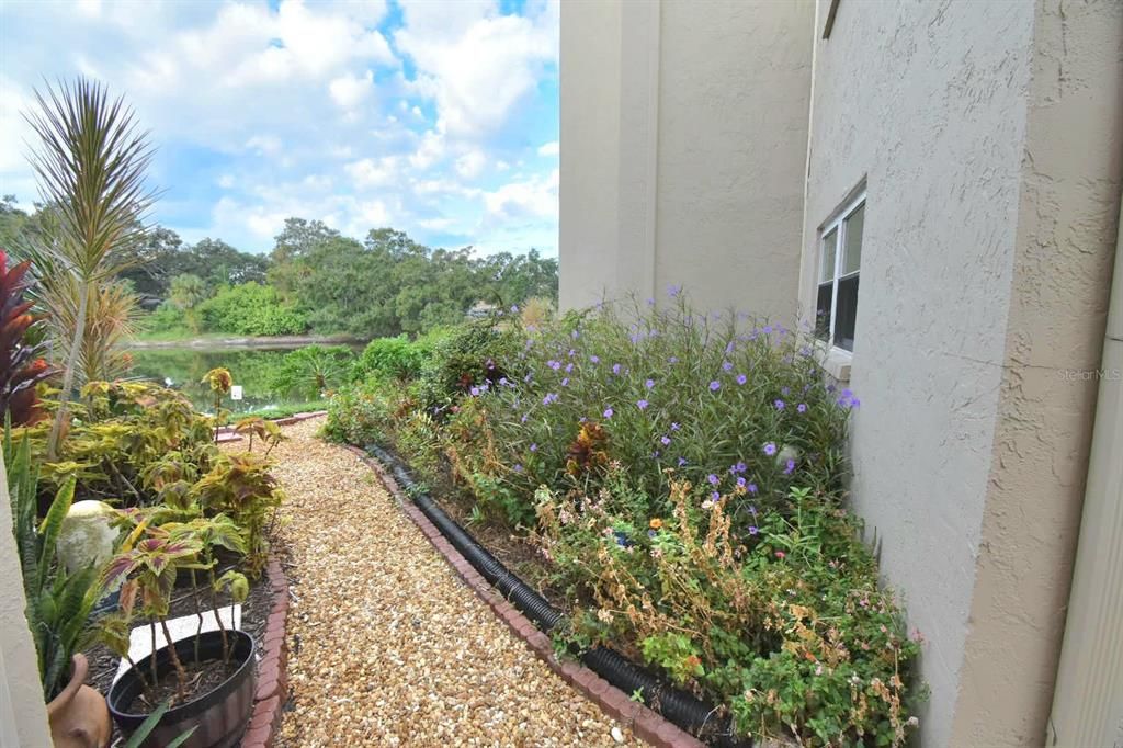 For Sale: $150,000 (1 beds, 1 baths, 869 Square Feet)