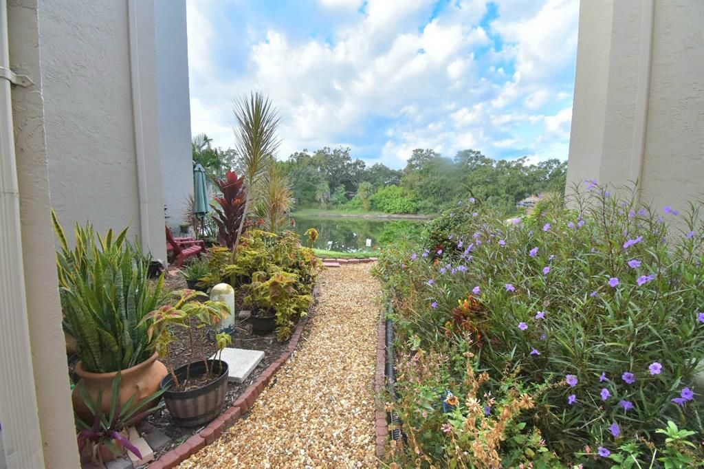 For Sale: $150,000 (1 beds, 1 baths, 869 Square Feet)