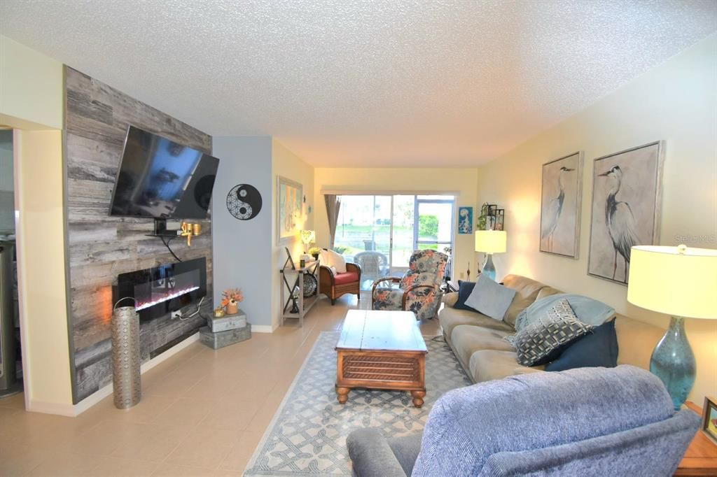 For Sale: $150,000 (1 beds, 1 baths, 869 Square Feet)