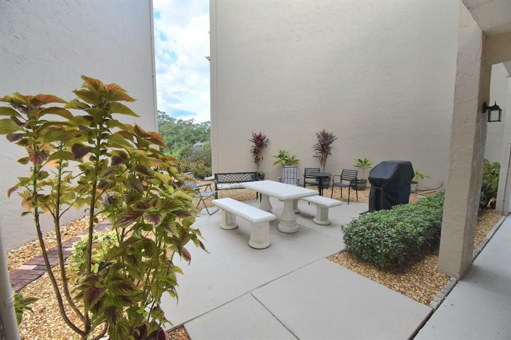 For Sale: $150,000 (1 beds, 1 baths, 869 Square Feet)