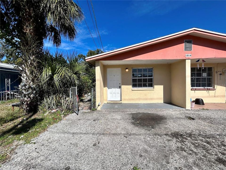 Recently Rented: $1,199 (2 beds, 1 baths, 750 Square Feet)