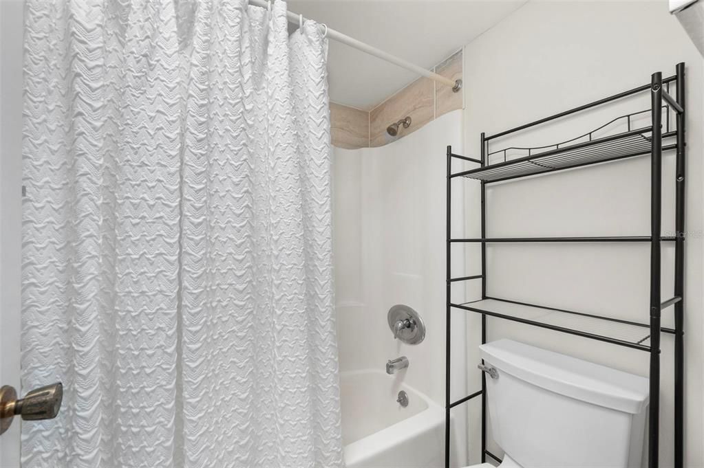 Activo con contrato: $115,000 (2 camas, 1 baños, 987 Pies cuadrados)