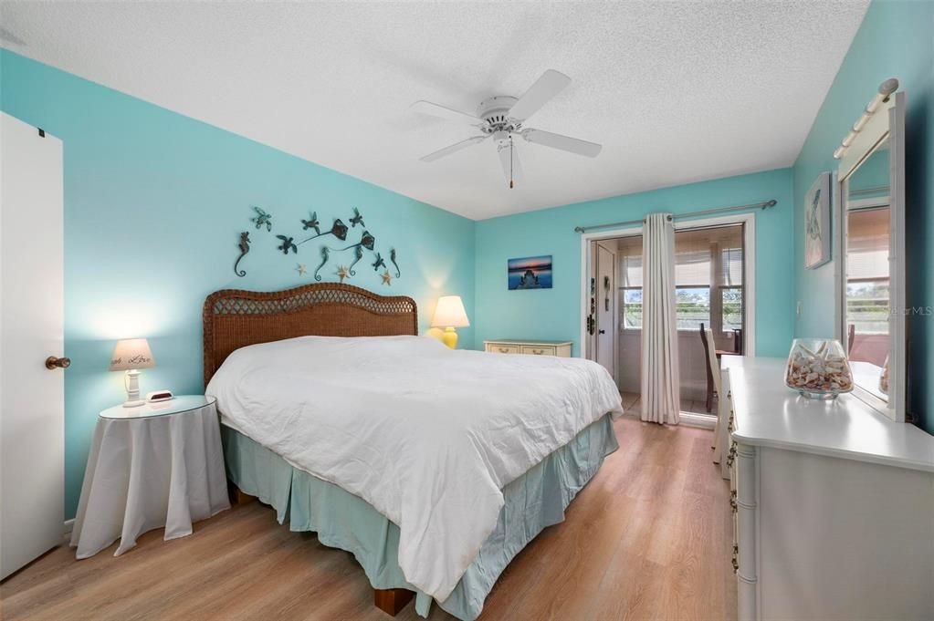 Activo con contrato: $115,000 (2 camas, 1 baños, 987 Pies cuadrados)