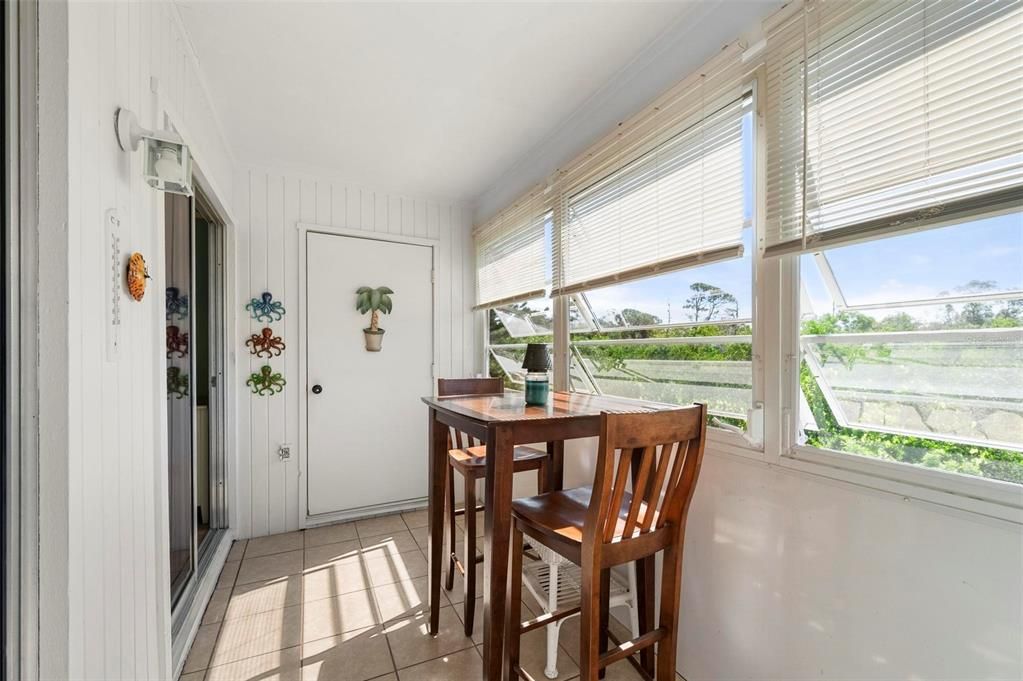 Activo con contrato: $115,000 (2 camas, 1 baños, 987 Pies cuadrados)