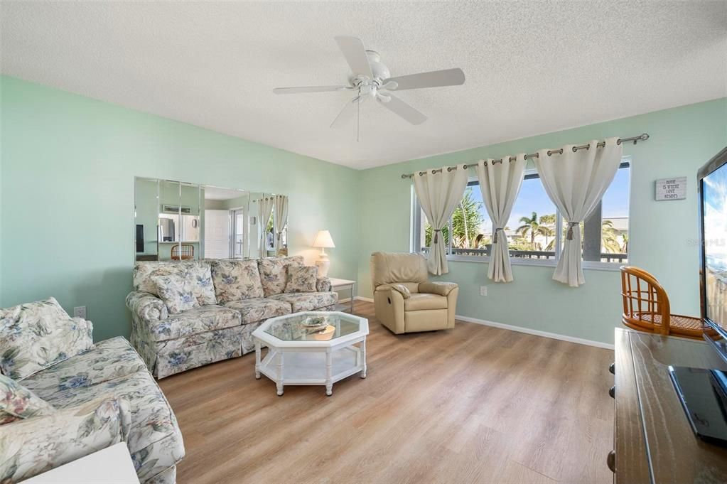 Activo con contrato: $115,000 (2 camas, 1 baños, 987 Pies cuadrados)