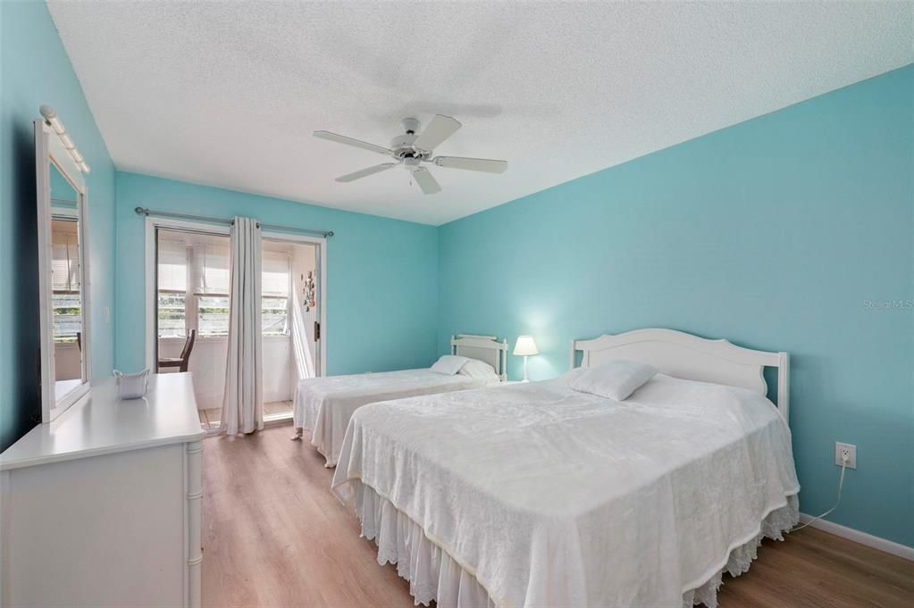 Activo con contrato: $115,000 (2 camas, 1 baños, 987 Pies cuadrados)