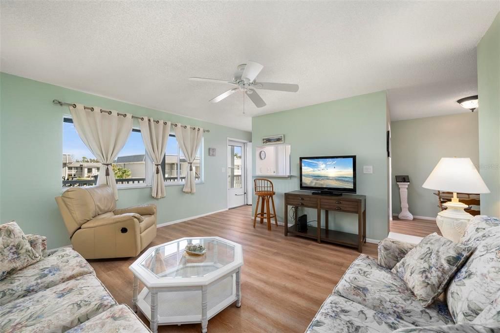 Activo con contrato: $115,000 (2 camas, 1 baños, 987 Pies cuadrados)