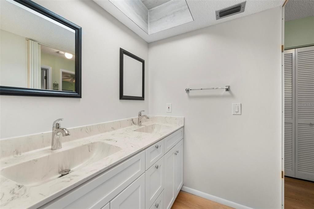 Activo con contrato: $115,000 (2 camas, 1 baños, 987 Pies cuadrados)