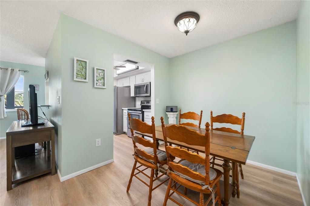 Activo con contrato: $115,000 (2 camas, 1 baños, 987 Pies cuadrados)