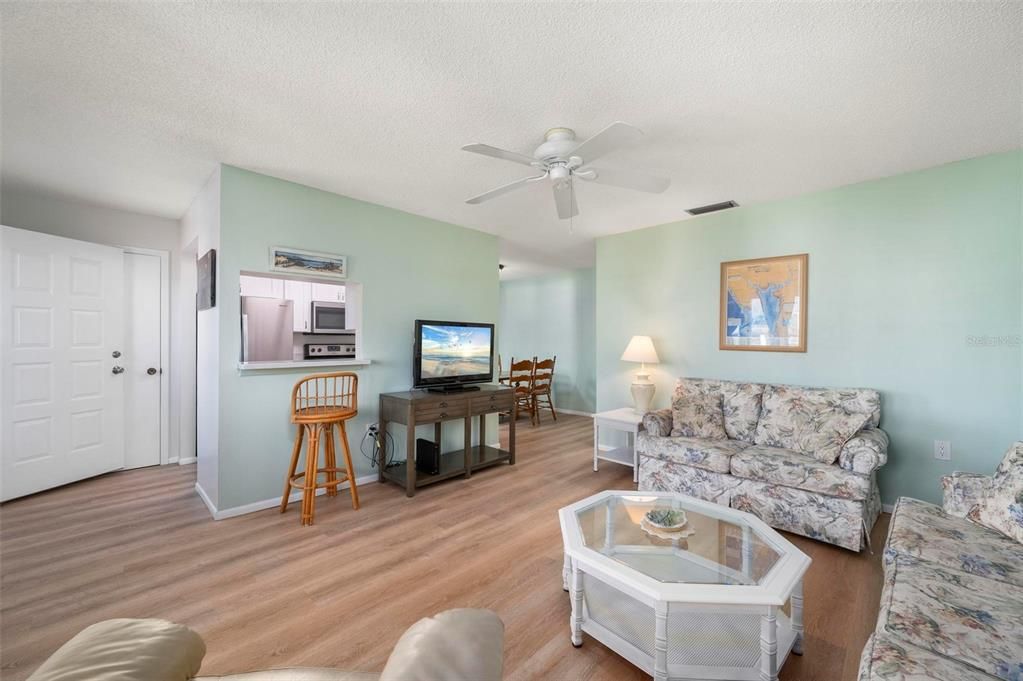 Activo con contrato: $115,000 (2 camas, 1 baños, 987 Pies cuadrados)